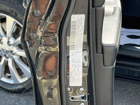 Used 2016 Jeep Cherokee Overland w/ Technology Group FWD image 30