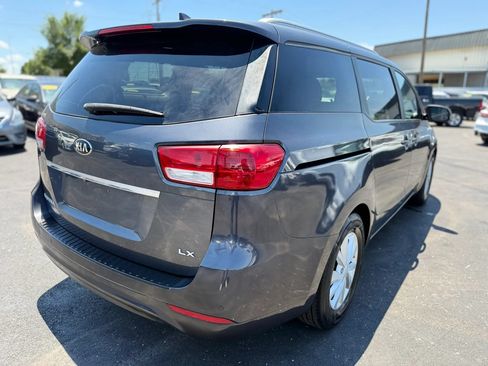 Used 2017 Kia Sedona LX w/ LX Essentials Premium Package FWD image 4