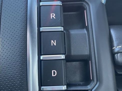 Used 2023 GMC Yukon XL SLT w/ SLT Premium Package image 17