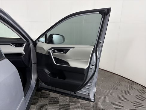 Used 2025 Toyota RAV4 XLE Premium image 42