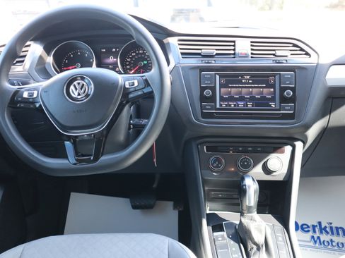 Used 2020 Volkswagen Tiguan S image 12