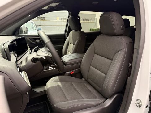 Used 2024 Chevrolet Traverse LT FWD image 11