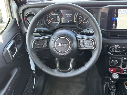 Used 2025 Jeep Wrangler Unlimited Rubicon AWD/4WD image 12