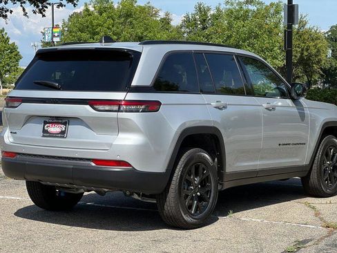 New 2026 Jeep Grand Cherokee Altitude AWD/4WD image 4