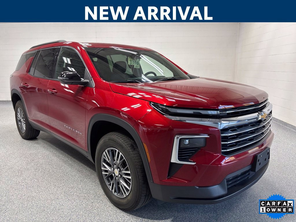 Used 2026 Chevrolet Traverse LT AWD/4WD image 1