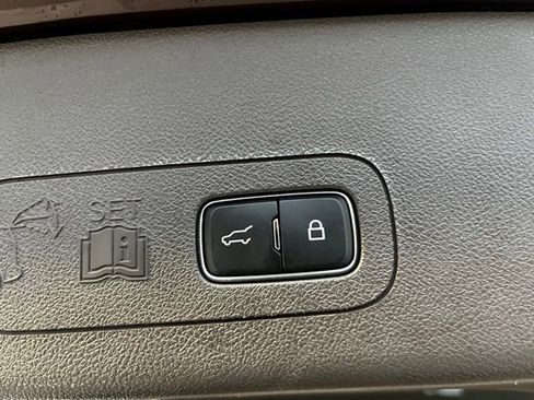 Used 2023 Lincoln Aviator Reserve w/ Equipment Group 201A image 11