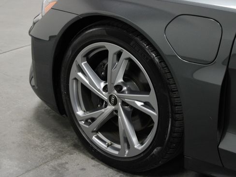 Used 2023 Audi e-tron GT Premium Plus image 10