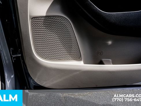 Used 2024 Chrysler Pacifica Touring-L image 51