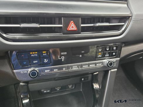 Certified 2024 Kia Seltos EX FWD image 24