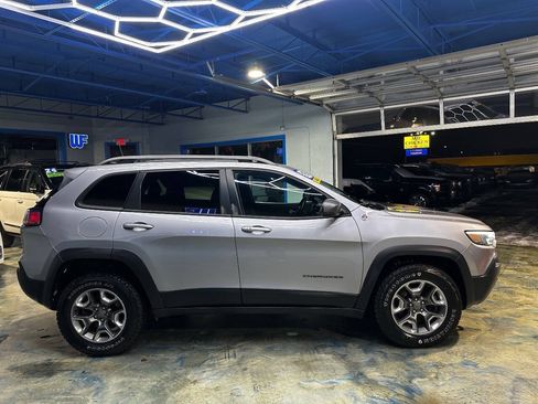 Used 2019 Jeep Cherokee Trailhawk w/ Cold Weather Group AWD/4WD image 7
