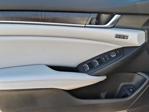 Used 2020 Honda Accord Touring image 10