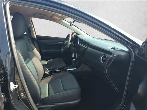 Used 2017 Toyota Corolla LE image 18