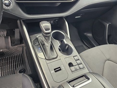 Used 2023 Toyota Highlander LE image 31