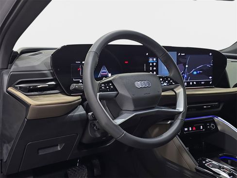 Used 2025 Audi Q5 Premium Plus w/ Premium Plus image 19
