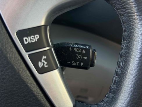 Used 2012 Toyota Highlander SE w/ Tow Pkg FWD image 29