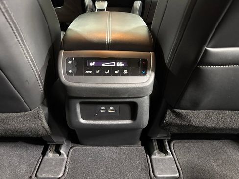 Used 2025 Nissan Pathfinder SL AWD/4WD image 15