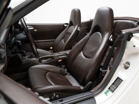 Used 2006 Porsche 911 Carrera RWD image 3