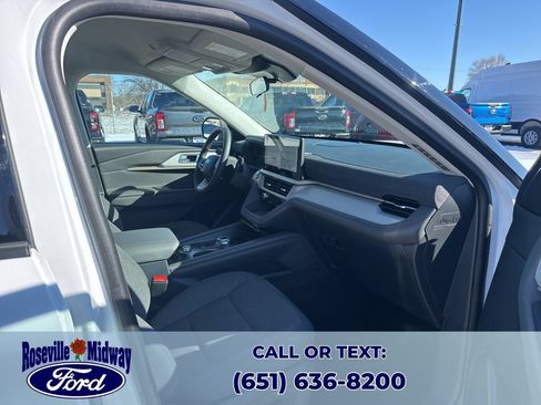Used 2025 Ford Explorer Active AWD/4WD image 32