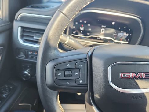Used 2022 GMC Yukon SLT w/ SLT Luxury Package image 32