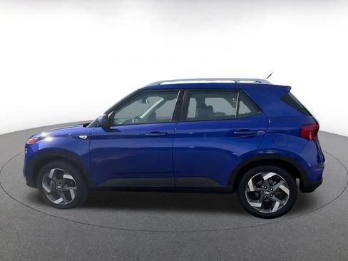Used 2025 Hyundai Venue SEL FWD image 9