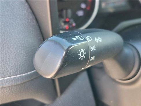 Used 2019 Toyota RAV4 LE FWD image 12