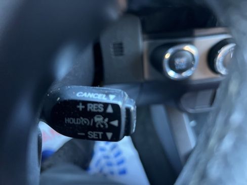 Used 2018 Toyota Tacoma TRD Sport image 36