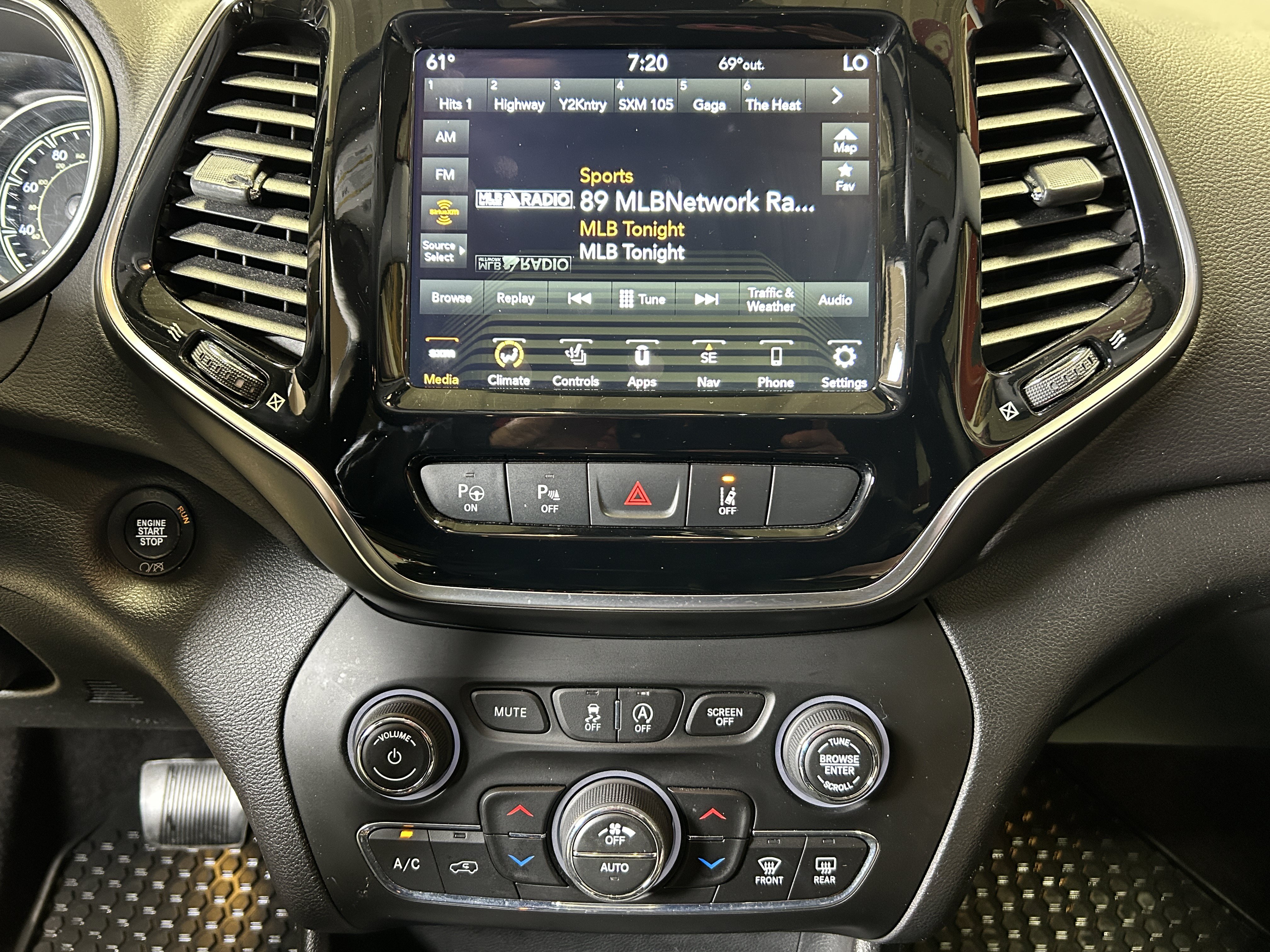 Used 2019 Jeep Cherokee Limited w/ Luxury Group AWD/4WD image 23