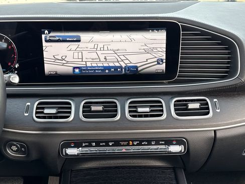 Used 2024 Mercedes-Benz GLS 450 4MATIC image 11