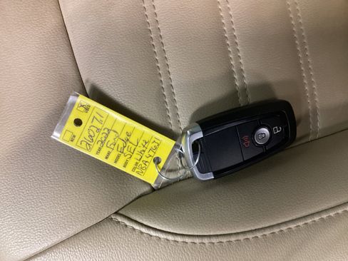 Used 2022 Ford Edge SEL image 32