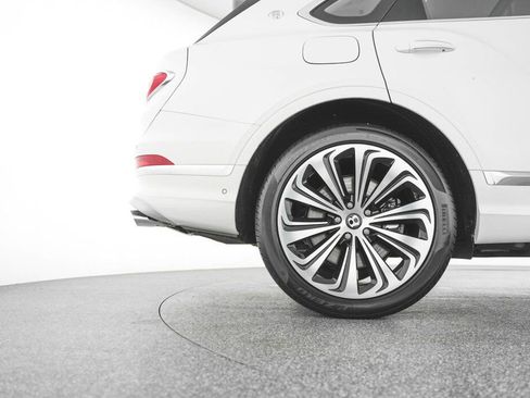 Used 2025 Bentley Bentayga Extended Wheelbase image 15