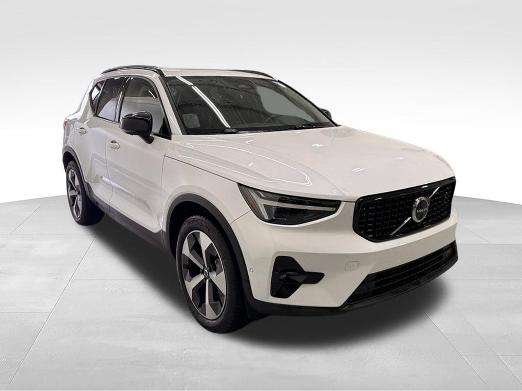 Used 2026 Volvo XC40 B5 Plus AWD/4WD image 7