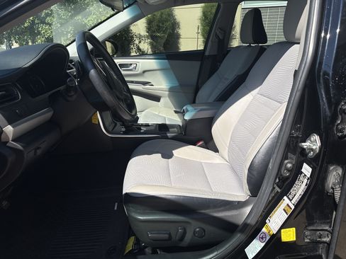 Used 2016 Toyota Camry SE FWD image 16