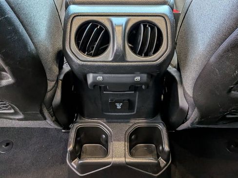 Used 2025 Jeep Wrangler Unlimited Rubicon w/ Convenience Group image 27