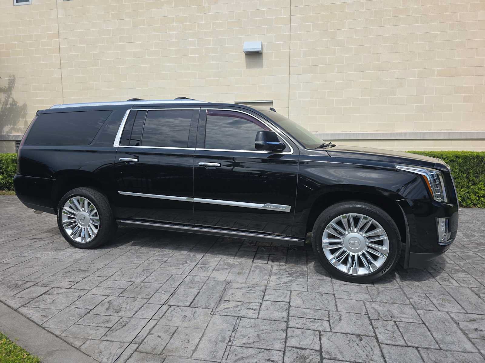 Used 2019 Cadillac Escalade ESV Platinum AWD/4WD image 1