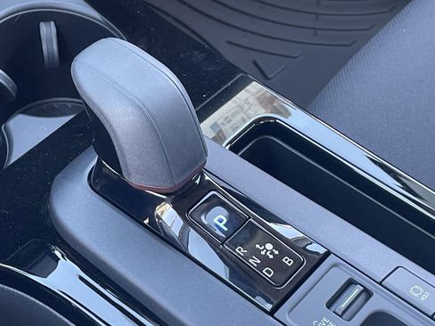 New 2026 Toyota Prius Plug-In Hybrid FWD image 13
