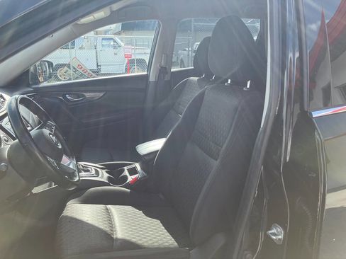 Used 2020 Nissan Rogue SV image 12