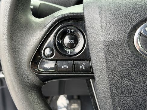Used 2022 Toyota Prius L Eco FWD image 18