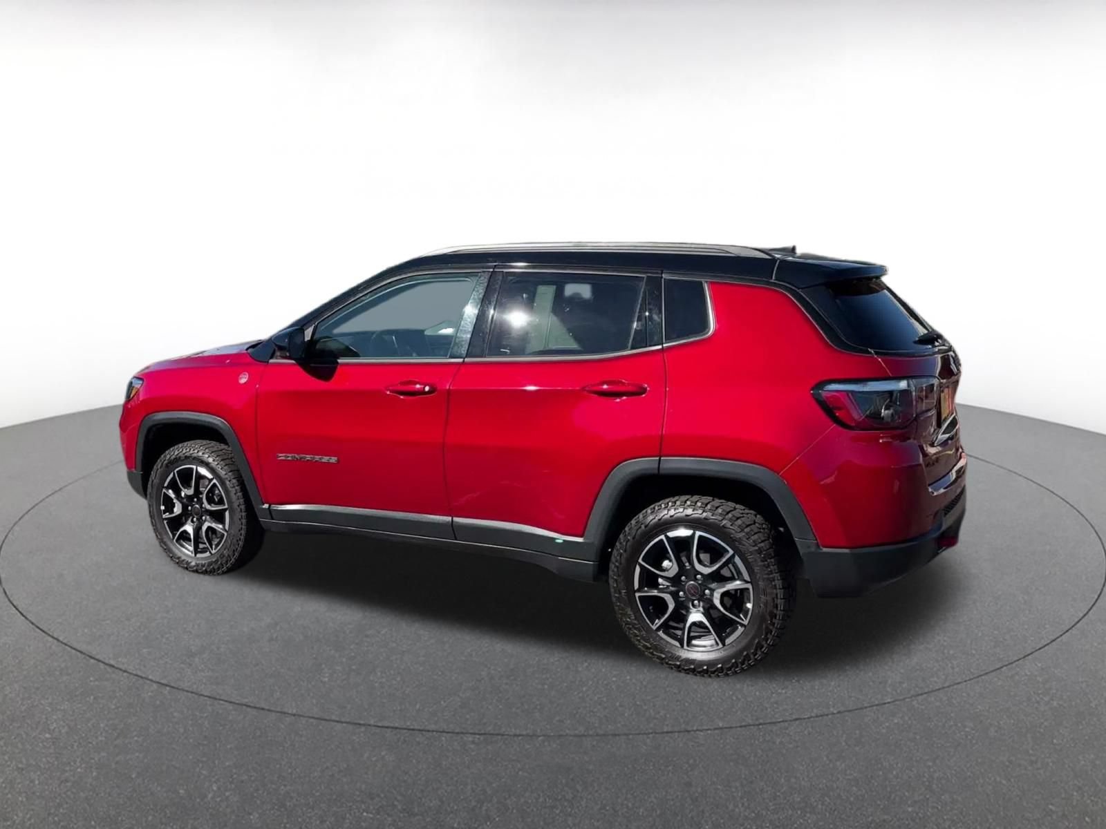 Used 2026 Jeep Compass Trailhawk AWD/4WD image 9