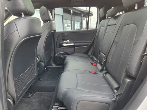 Used 2024 Mercedes-Benz EQB 300 4MATIC image 4