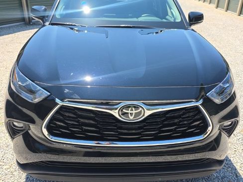 Certified 2026 Toyota Highlander Limited AWD/4WD image 9