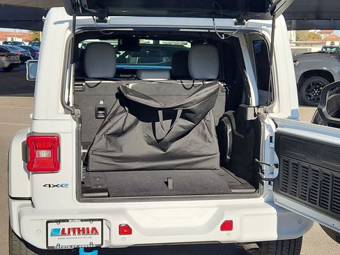 Used 2021 Jeep Wrangler Unlimited Sahara image 23