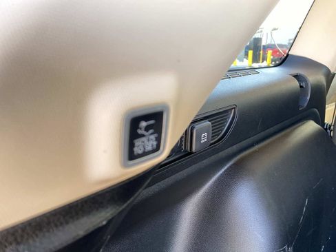 Used 2022 Jeep Grand Cherokee Limited image 7