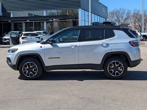 Used 2025 Jeep Compass Trailhawk AWD/4WD image 6