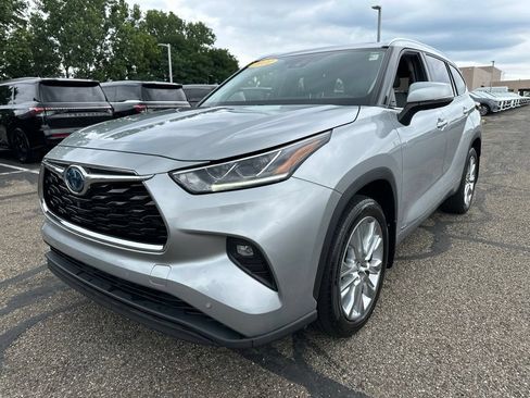 Used 2022 Toyota Highlander Limited AWD/4WD image 1