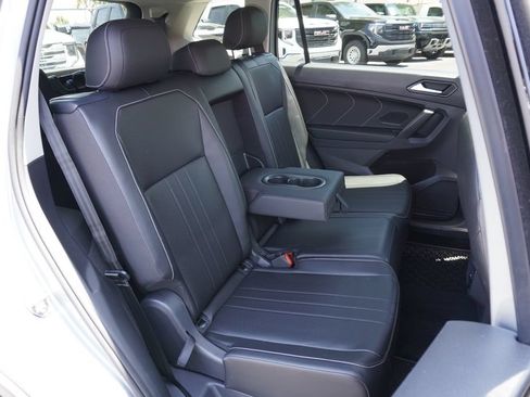 Used 2022 Volkswagen Tiguan SE FWD image 9