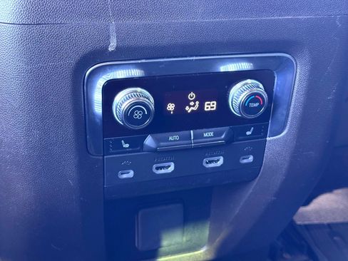 Used 2021 GMC Yukon SLT w/ SLT Premium Package image 23