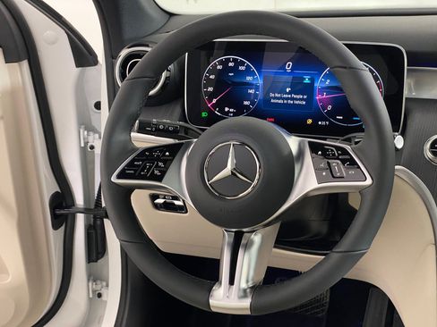 Used 2026 Mercedes-Benz GLC 300 4MATIC image 17