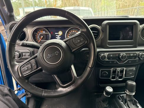 Used 2022 Jeep Gladiator Willys image 6