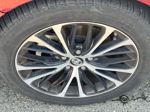 Certified 2018 Toyota Camry SE w/ Moonroof Package image 20