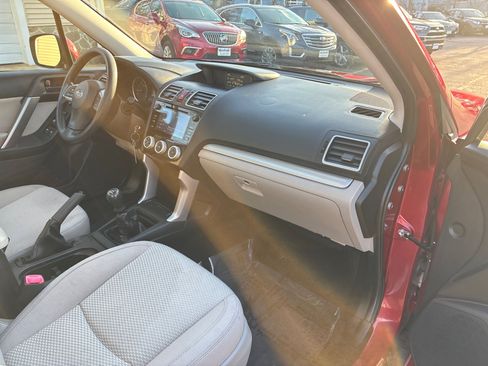 Used 2016 Subaru Forester 2.5i Premium image 16